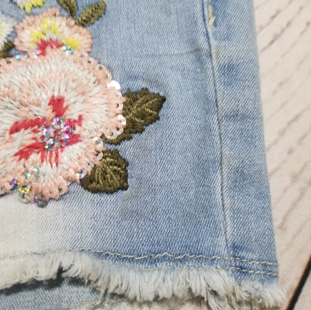 ❗SALE❗Justice Frayed Floral Shorts - Picture 6 of 6